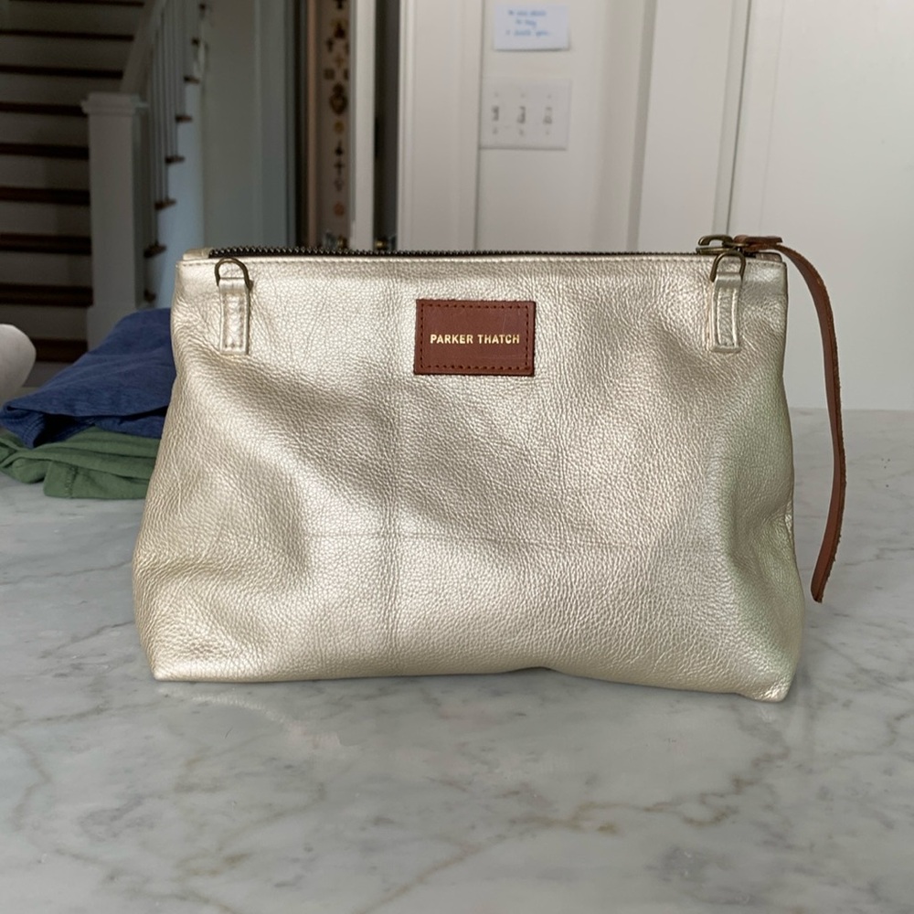 Bella Clutch in platinum-like new !